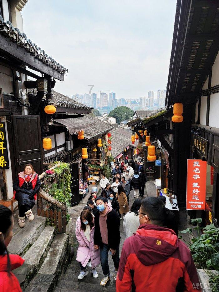探讨天南地北,天涯与冲上山送物资,重庆“骑士”很飒!这些骑士为此付出了什么?